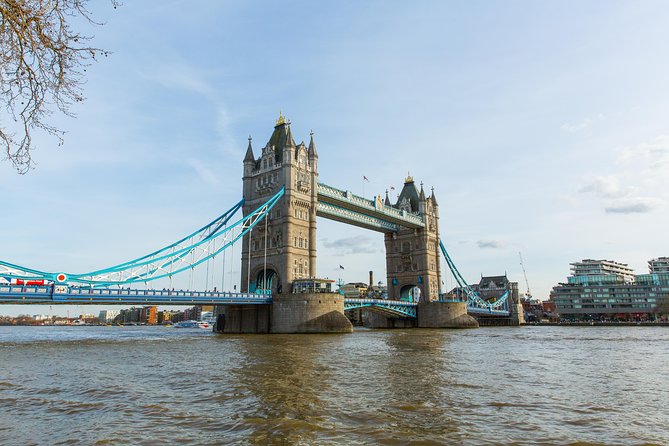 London Tootbus Hop on Hop off Bus Tour and Thames River Cruise - Audio commentary, app, and the practical onboard experience