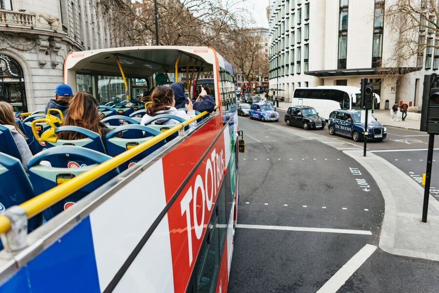London: Tootbus Must-See Hop-On Hop-Off Bus Tour with Cruise - Audio commentary, children, and live guides