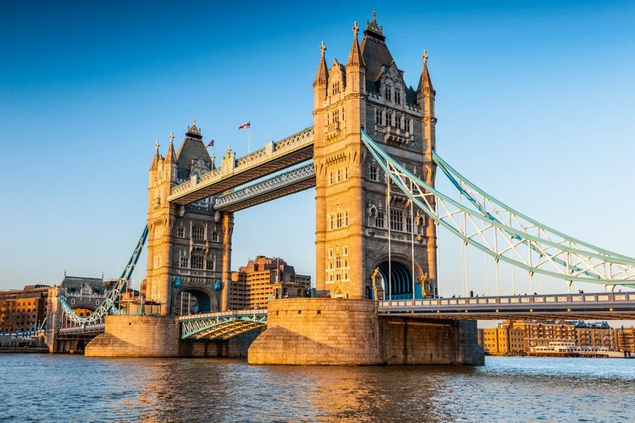 London: VIP Tower of London & Tower Bridge Early-Access Tour - Seeing the Crown Jewels before the main rush