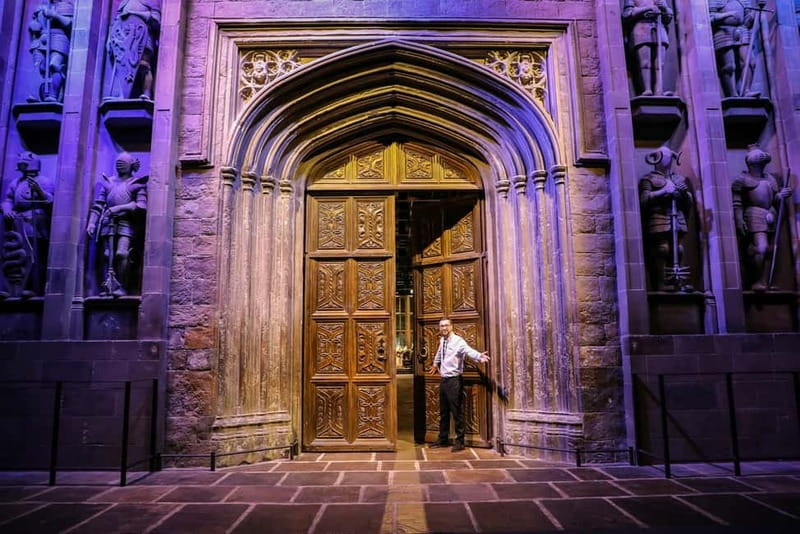 London: Warner Bros. Studio Tour with Transfers - Diagon Alley, Hogwarts Express, and Platform 9¾