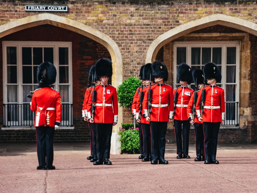 London: Westminster and Changing of the Guard Tour - Trafalgar Square and what happens after the walk