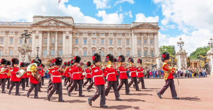 London: Westminster and Changing of the Guard Tour - Why this tour works for a first look at Royal Westminster