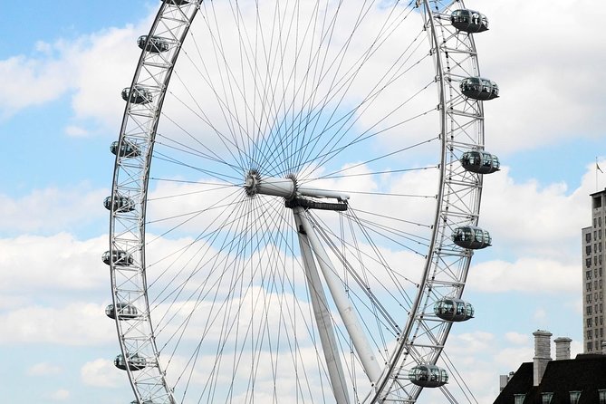 Lunch River Cruise on the Thames with 2-Course Meal - Westminster, Big Ben, and the turn back east