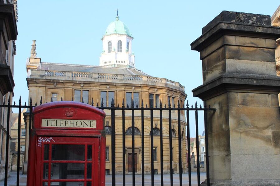 Morse, Lewis and Endeavour Walking Tour of Oxford - The Randolph Hotel and Oxford’s grander screen image