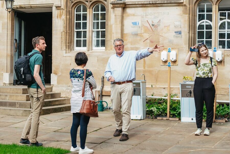 Oxford: City and University Tour, including college entry - Starting on Broad Street among Oxford’s famous buildings