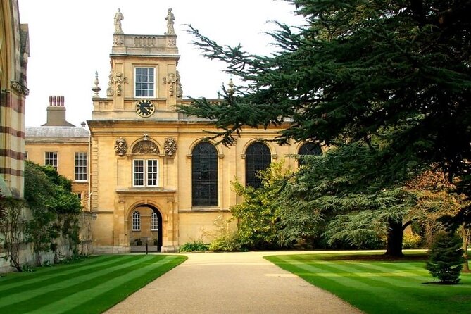 Oxford Official University & City Tour - Radcliffe Camera and the heart of the university