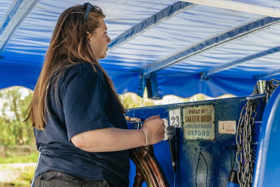 Oxford: River Thames Sightseeing Cruise - Open deck, canopy, or enclosed room