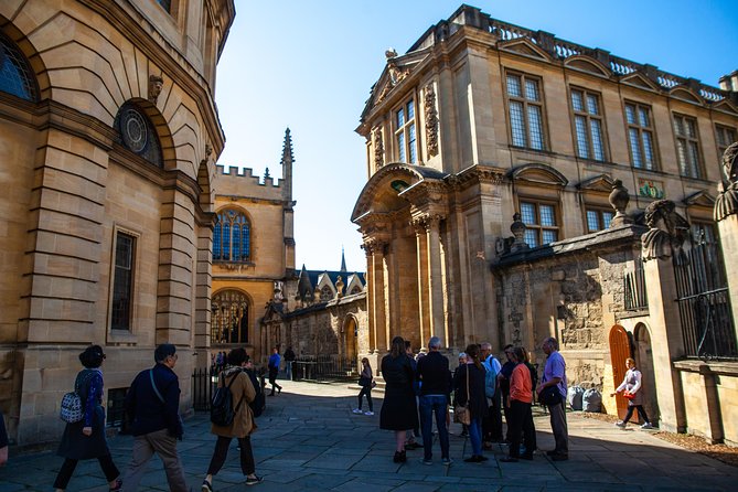 Oxford University Walking Tour With University Alumni Guide - London pickup or an Oxford-only start