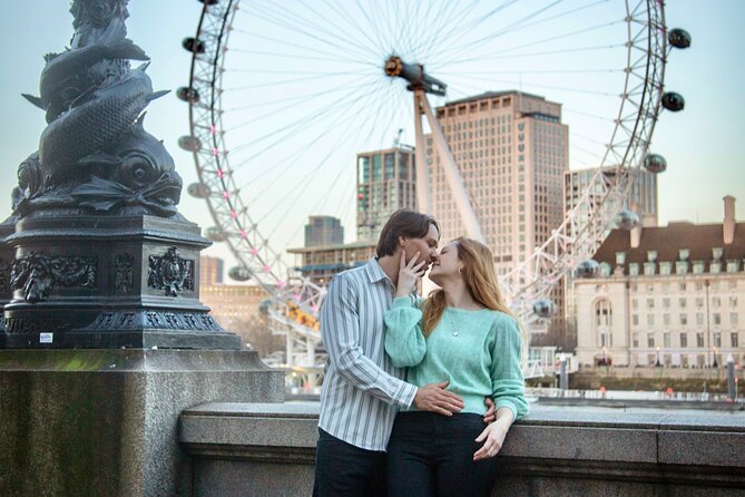 Private landmarks photoshoot for families and couples - The London Eye from several angles