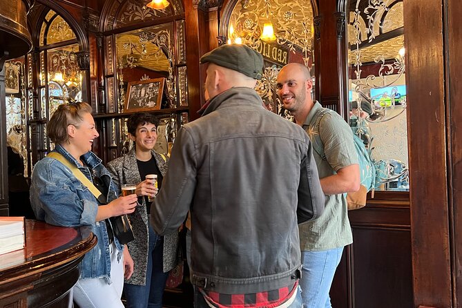Royal Historic Pubs Walking Guided Tour in London - What the guide adds to the afternoon