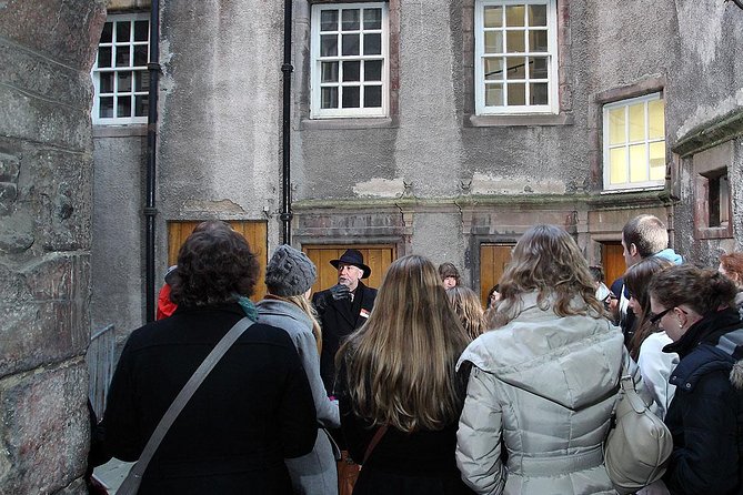 Royal Mile and Edinburgh Castle - Small Group Walking Tour - The closes and wynds reveal everyday Edinburgh