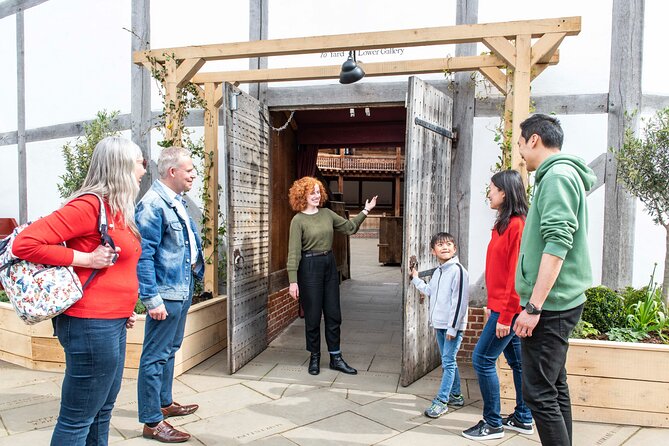 Shakespeare's Globe Guided Tour - Entering the wooden O on Bankside