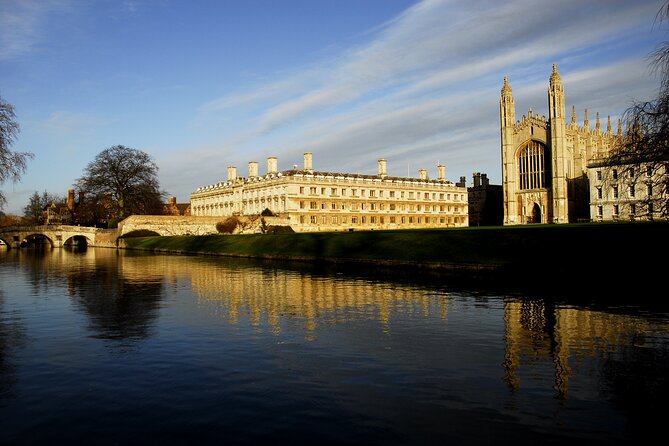Shared Guided Punting Tour of Cambridge - Bridges with stories of their own