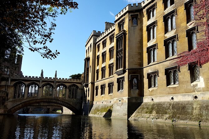 Shared Guided Punting Tour of Cambridge - The Mathematical Bridge and college traditions