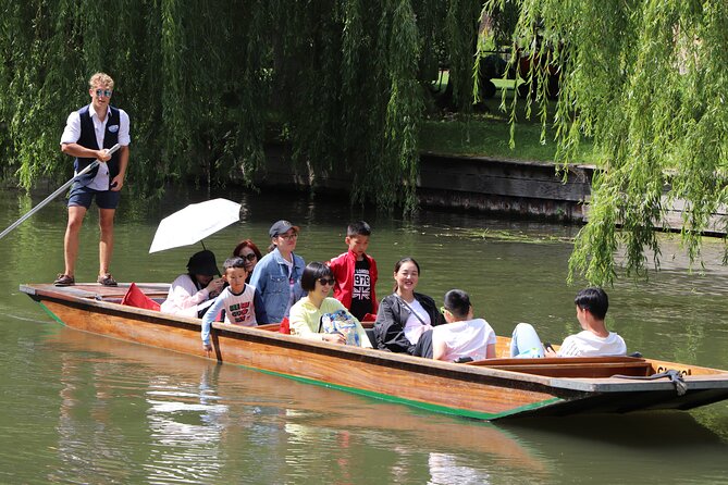 Shared Punt Tour - Cambridge - Trinity College, Trinity Hall, and the library views