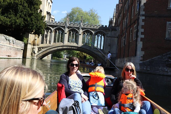 Shared Punt Tour - Cambridge - The Bridge of Sighs and the Wedding Cake Building
