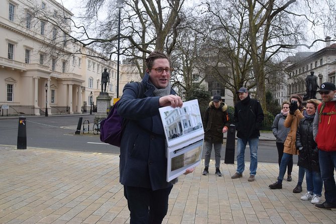 Sherlock Holmes Walking Tour in London - What the guides bring to the walk