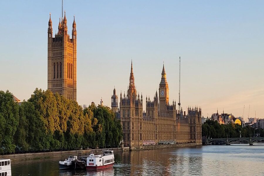 Skip-the-Line London Westminster Abbey Guided Tour in German - Inside Westminster Abbey for 105 minutes
