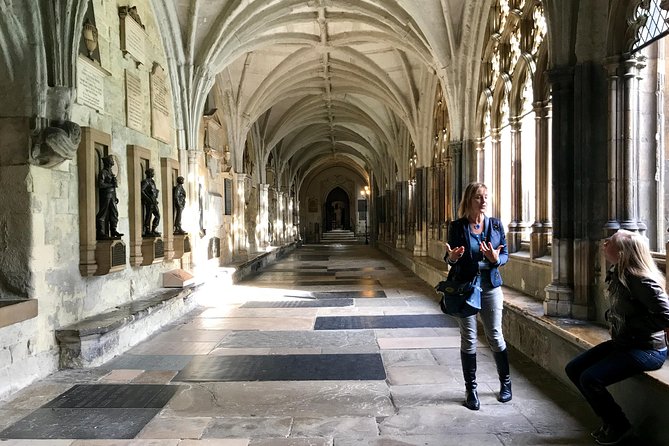 Skip the Line Parliament & Westminster Abbey Fully-Guided Tour - Guide style and the value of live commentary
