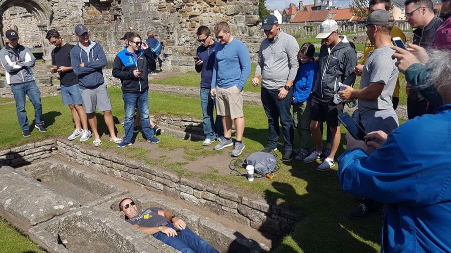 St Andrews: Town, Golf, and Old Course History Tour - Guide quality, group pace, and language