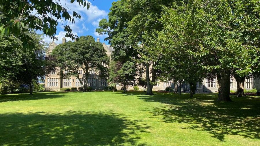 St Andrews: Town, Golf, and Old Course History Tour - Bishop’s Palace and a glimpse of old St Andrews