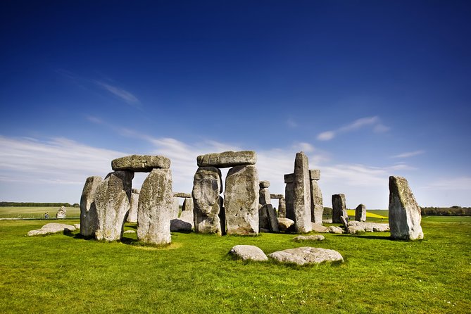 Stonehenge and Bath Day Guided Tour from London - The coach ride and the rhythm of the day