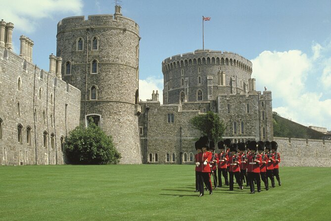 Stonehenge and Windsor from London - The coach ride and the guiding