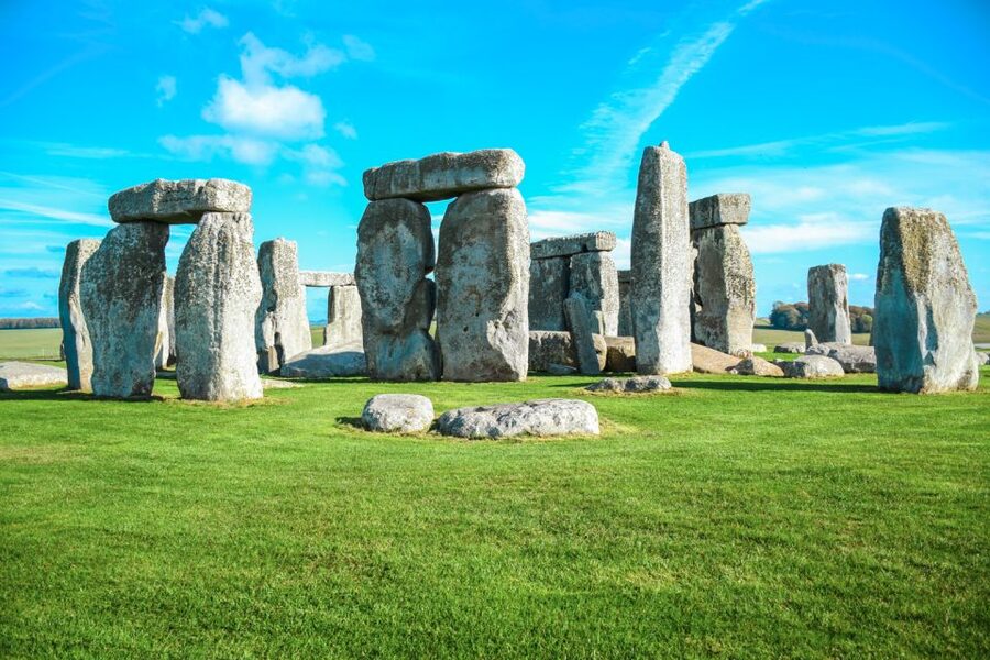 Stonehenge & Bath: Full-Day Coach Tour from London - Walking around Stonehenge in 105 minutes