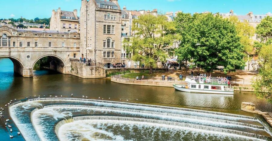 Stonehenge & Bath: Full-Day Coach Tour from London - How the guide changes the day