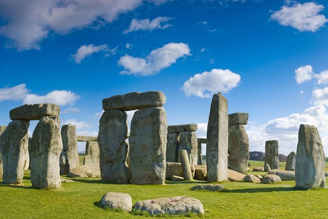 Stonehenge Half-Day Tour from London with Admission - Arriving at Stonehenge and getting oriented