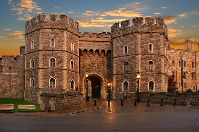 Stonehenge, Windsor Castle and Bath Full Day Guided Tour - One ambitious day from London