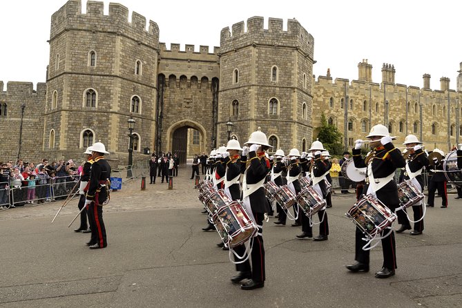 Stonehenge, Windsor Castle and Bath Full Day Guided Tour - Guides, commentary, and the coach ride