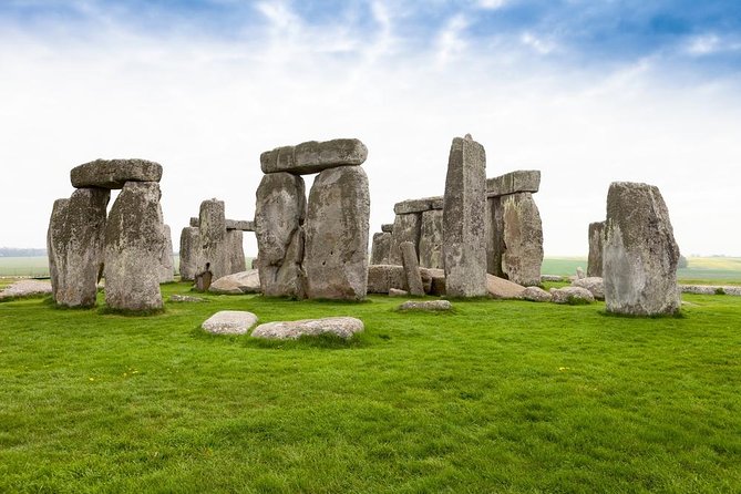 Stonehenge, Windsor Castle and Bath with Pub Lunch in Lacock - Stonehenge and the mystery of Salisbury Plain