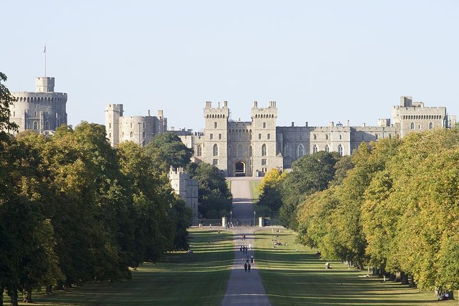 Stonehenge, Windsor Castle and Bath with Pub Lunch in Lacock - What the coach day feels like in practice