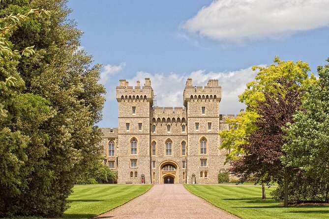 Stonehenge, Windsor Castle and Bath with Pub Lunch in Lacock - Windsor Castle: royal grandeur with a tight clock