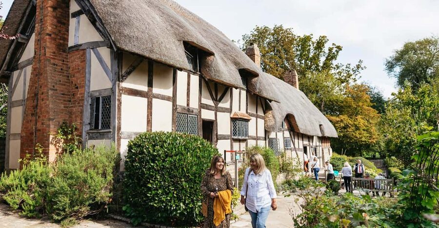Stratford-upon-Avon: Anne Hathaway's Cottage Entry ticket - Arriving in Shottery from Stratford-upon-Avon