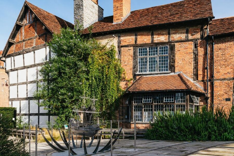 Stratford-upon-Avon: Shakespeare's Birthplace Ticket - Start at the Shakespeare Centre on Henley Street