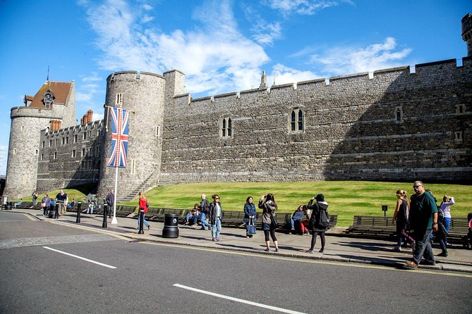 Summer Special: Buckingham Palace & Windsor Castle Tour - What the guide adds, and what the guide does not