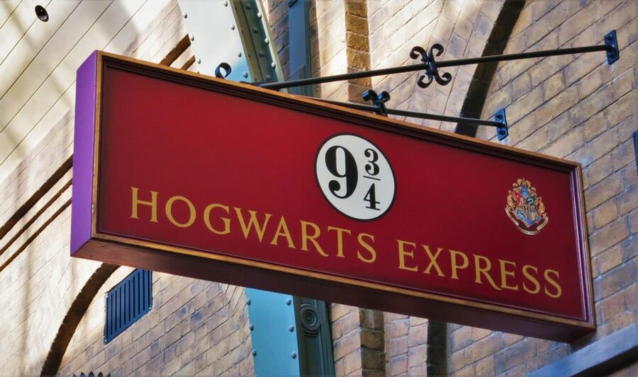 The most complete and exclusive Harry Potter tour in London - Leadenhall Market and the first Tube ride