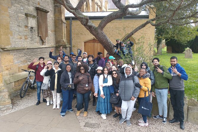 The WalkTalkShow.co.uk - Guided Tour of Stratford upon Avon - History Corner, Harvard House, and old pubs