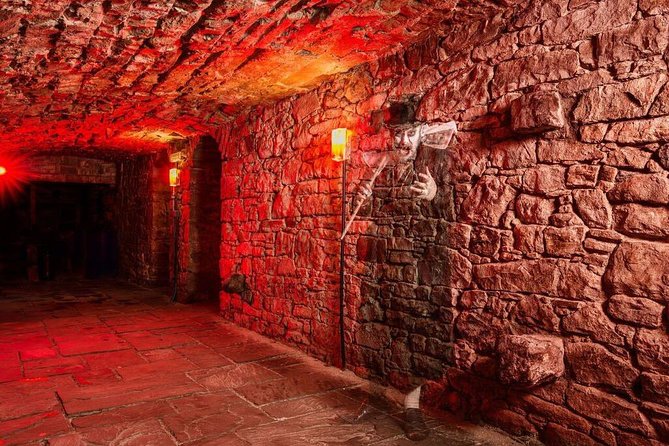 The World Famous Underground Ghost Tour - Following the closes and wynds of Old Town