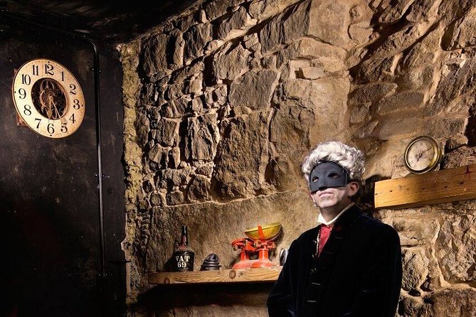 The World Famous Underground Ghost Tour - Descending into the South Bridge vaults