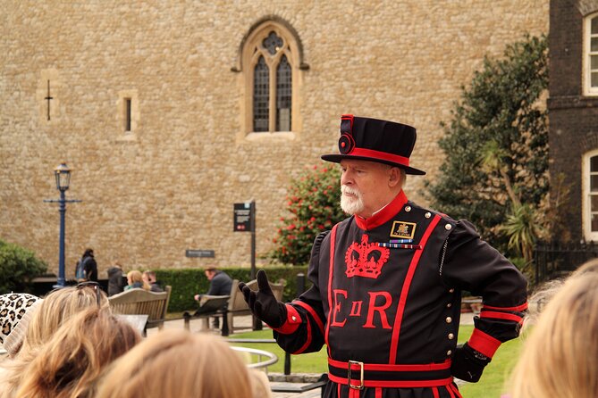 Tower of London: Crown Jewels & Beefeater Opening Ceremony - Timing, walking, and the confusing duration