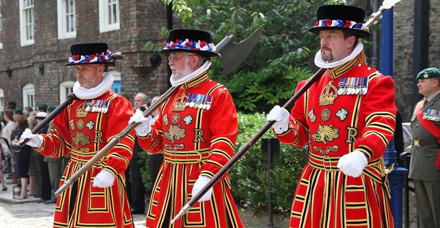 Ultimate Tower of London, Beefeater Welcome & Crown Jewels - What you can see after the guided route