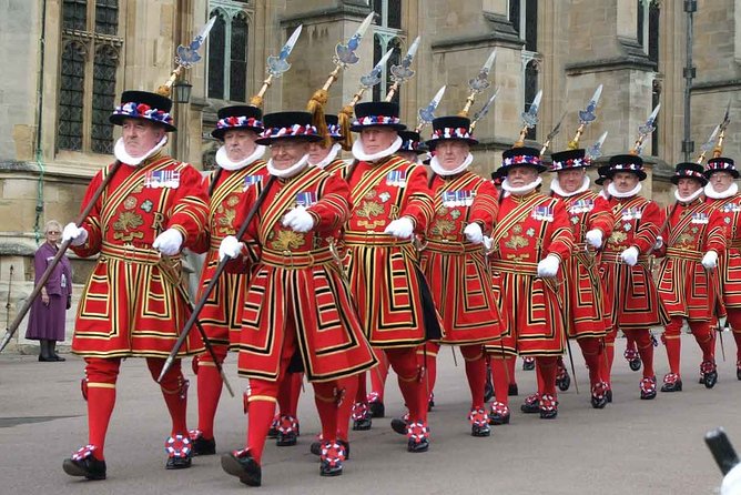 VIP Early Access: Opening Ceremony Tower of London & Bridge Entry - The Crown Jewels before the queues build