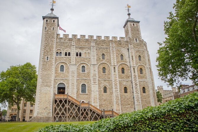 VIP Tower of London and Crown Jewels Tour with Private Beefeater Meet & Greet - Why the Beefeater meeting changes the visit