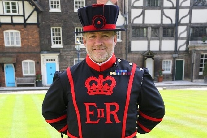 VIP Tower of London and Crown Jewels Tour with Private Beefeater Meet & Greet - The ravens and the Tower’s legends
