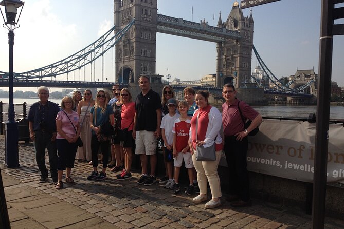 VIP Tower of London and Crown Jewels Tour with Private Beefeater Meet & Greet - Seeing the Crown Jewels without wasting the morning