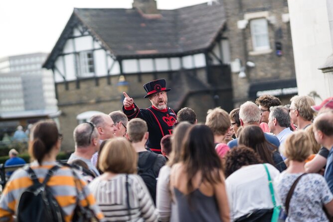 VIP Tower of London and Crown Jewels Tour with Private Beefeater Meet & Greet - The White Tower and the royal armour
