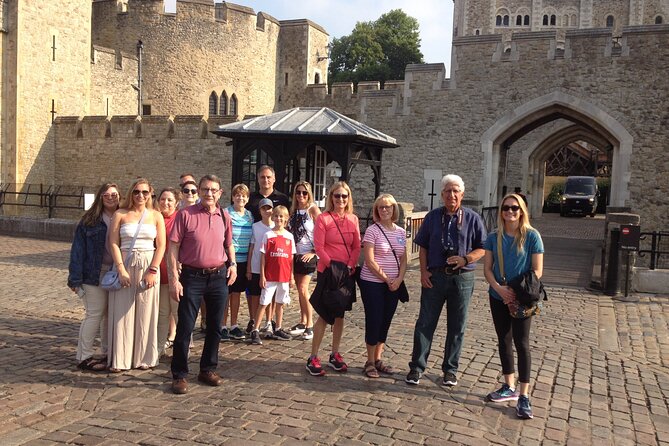 VIP Tower of London and Crown Jewels Tour with Private Beefeater Meet & Greet - What the three-hour schedule feels like